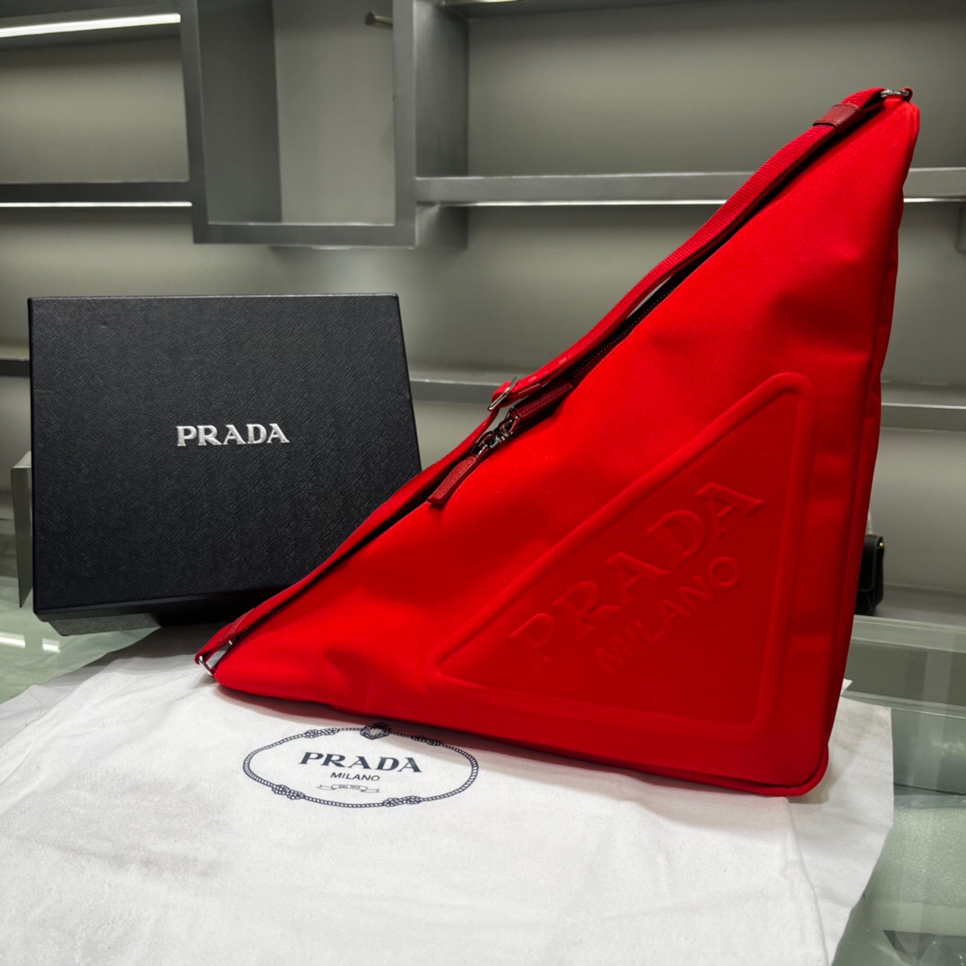프라다 트라이앵글 삼각로고 남여공용 숄더백 2VY007 PD1-B