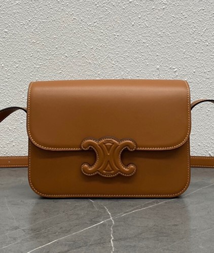 셀린느 샤이니가죽 트리옴페 숄더백 199233 H6