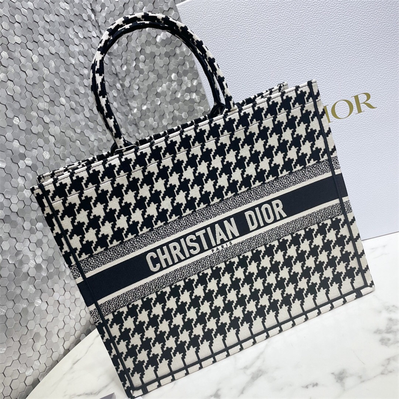 크리스챤 디올 북 토트백  M1286 2가지 사이즈 LI
