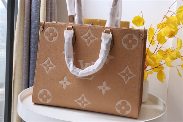 루이비통 온더고 MM 사이즈 토트백 M45494 XL