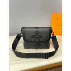 루이비통 소뮈르 메신저 M45911 XL