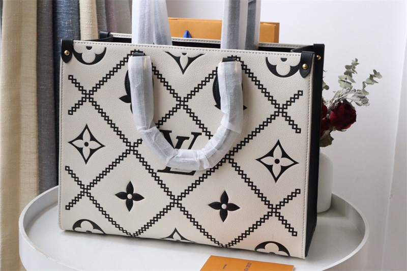 루이비통 온더고 MM 토트백 크림 M46016 XL