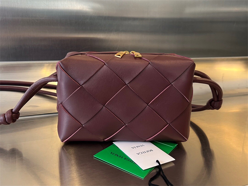 보테가베네타 인트레치아토 크로스백 709417 BV