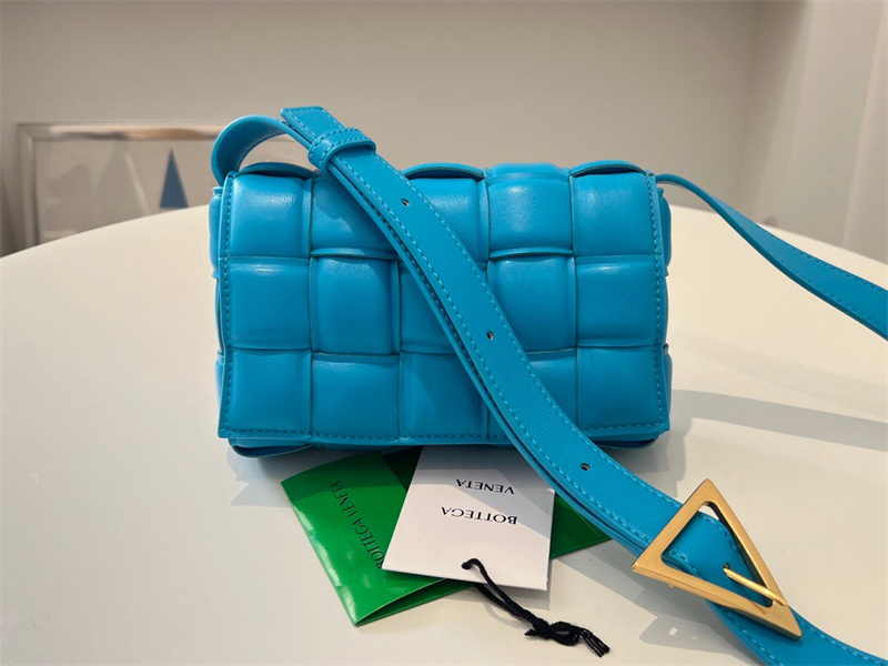 보테가베네타 여성 스몰 패디드 카세트 숄더백 717506 BV