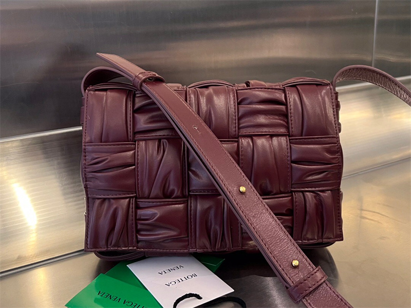 보테가베네타 22FW  크로스백 숄더백 717089 BV