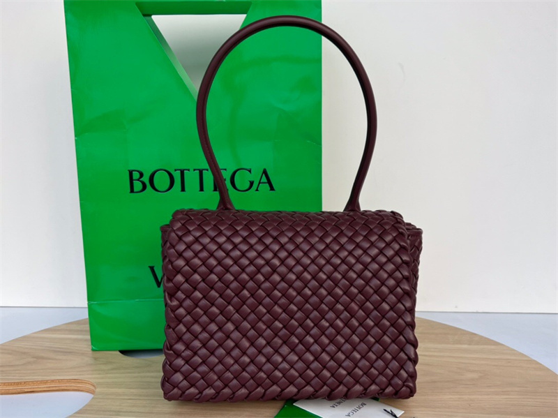 보테가베네타 패디드 인트레치오 숄더백 717755 BV