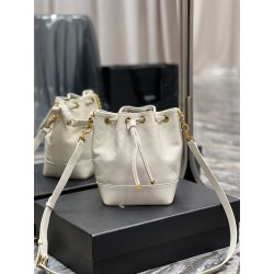 생로랑 엠마뉴엘 퀼팅 버킷백 697640 ZP