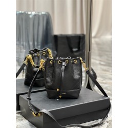 생로랑 엠마뉴엘 퀼팅 버킷백 697640 ZP