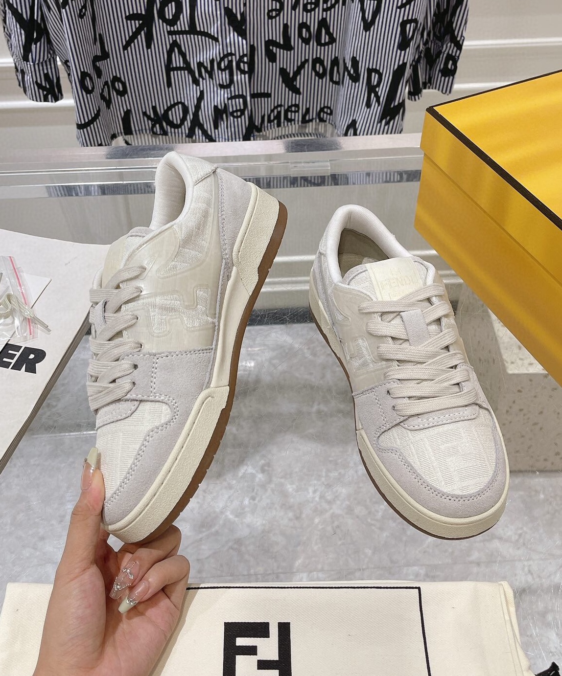 펜디 2024 여성용 스니커즈 WA3095 SH-D