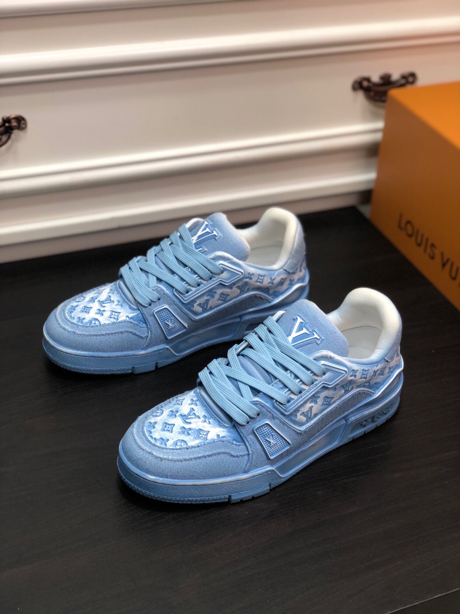 루이비통 2024 남성용 스니커즈 LV567 SH-E