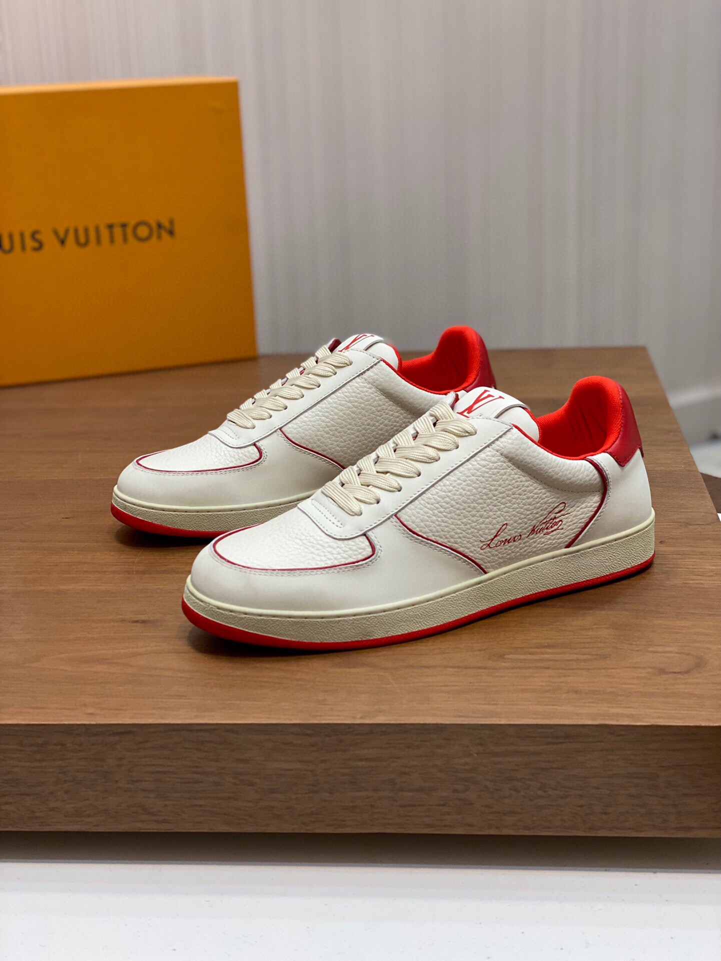 루이비통 2024 남성용 스니커즈 LV577 SH-E