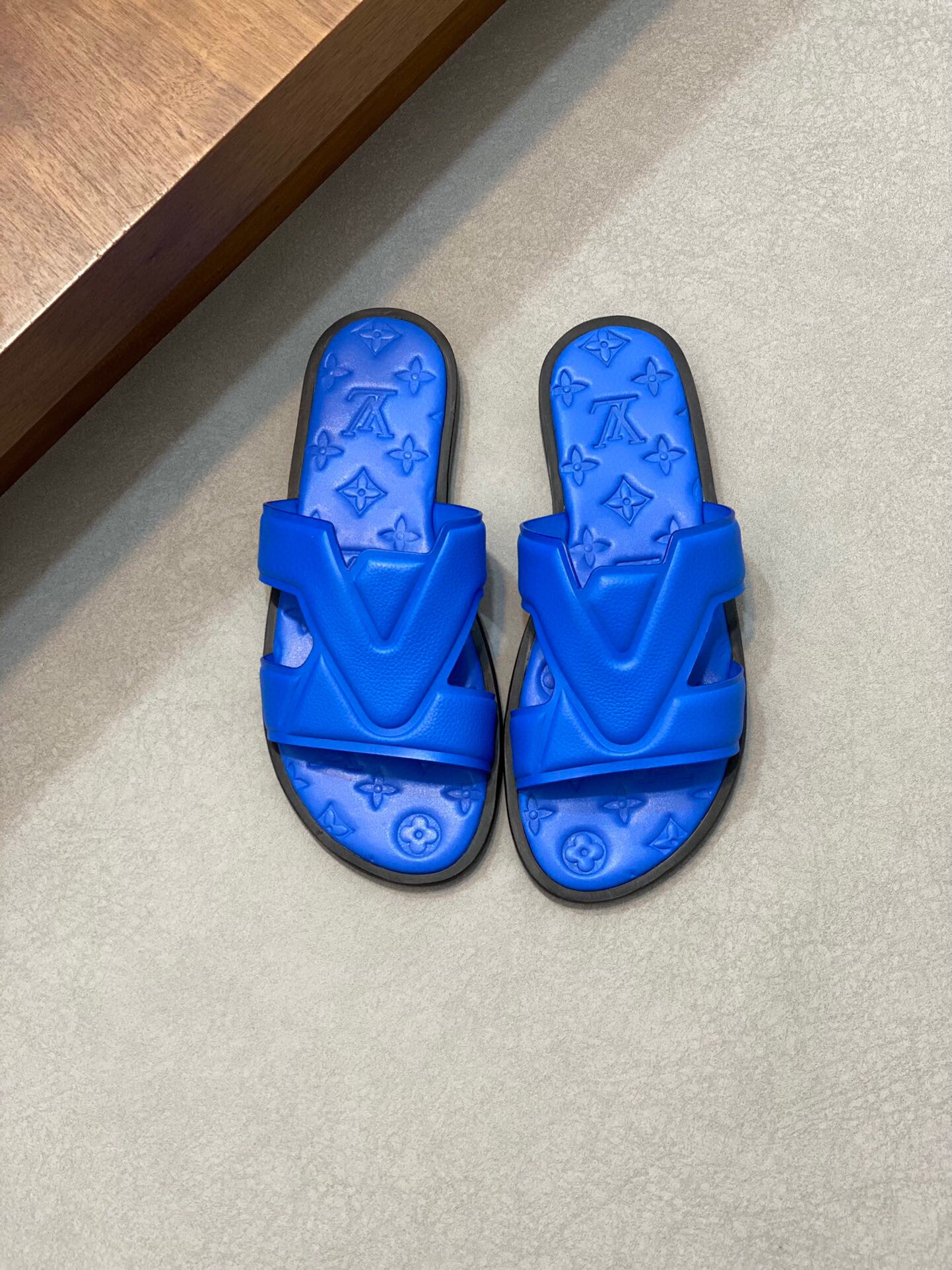 루이비통 2024 남성용 슬리퍼 LV589 SH-E