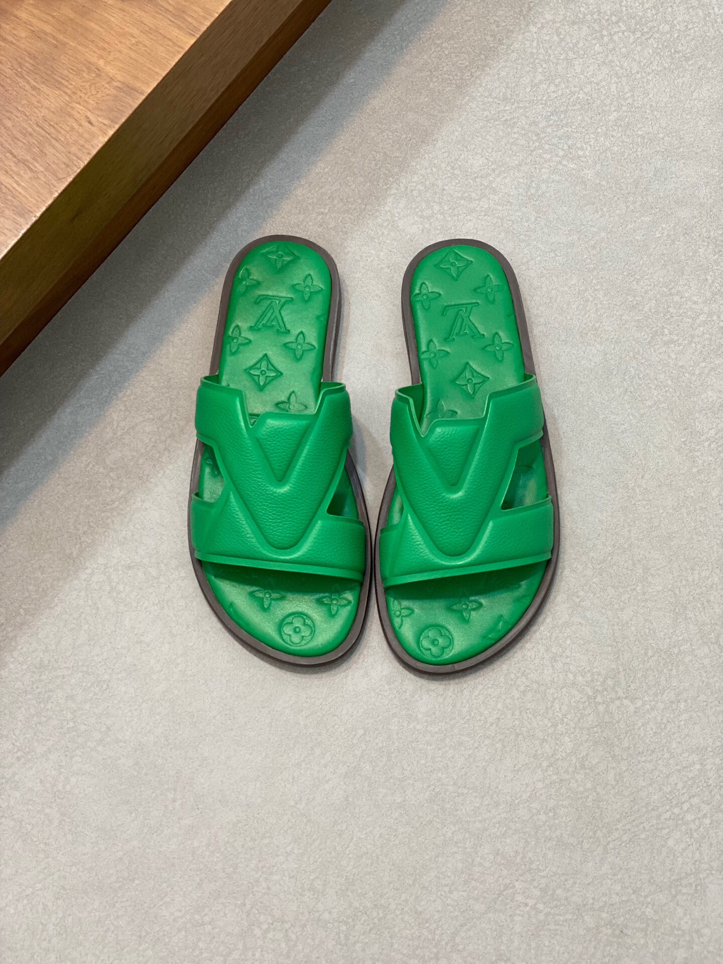 루이비통 2024 남성용 슬리퍼 LV590 SH-E