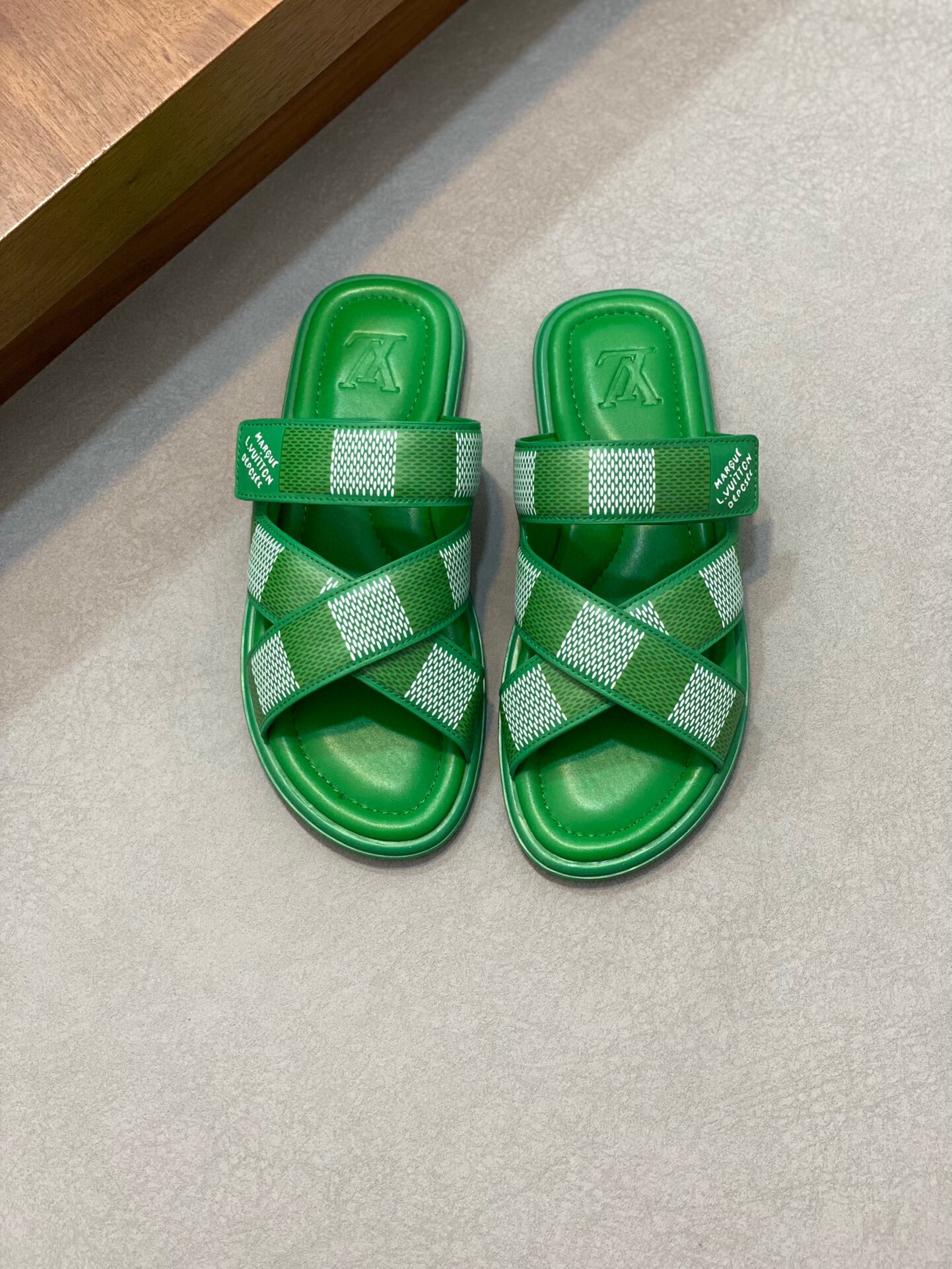 루이비통 2024 남성용 슬리퍼 LV605 SH-E