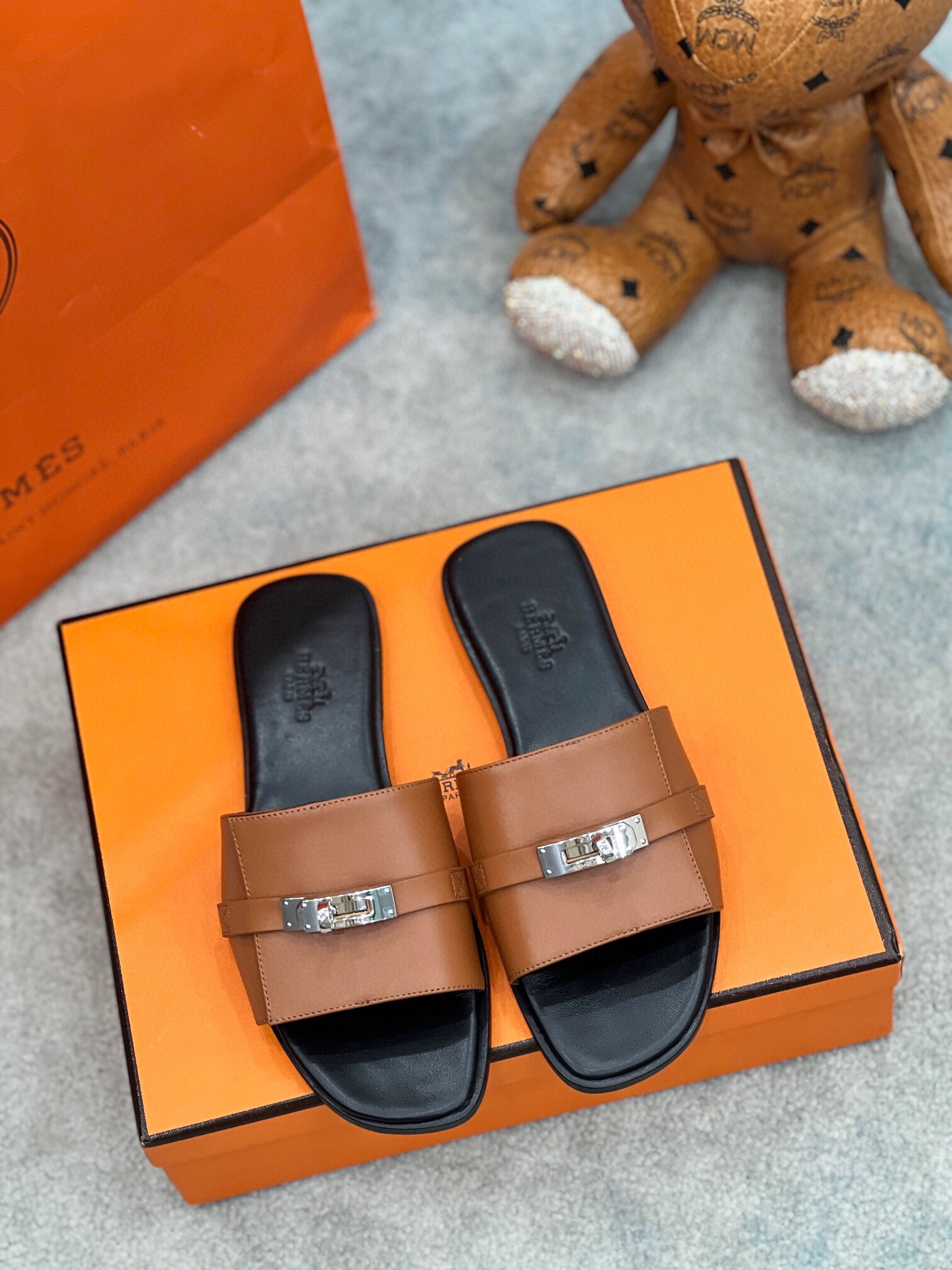 에르메스 2024 여성용  슬리퍼 WA3655 DN