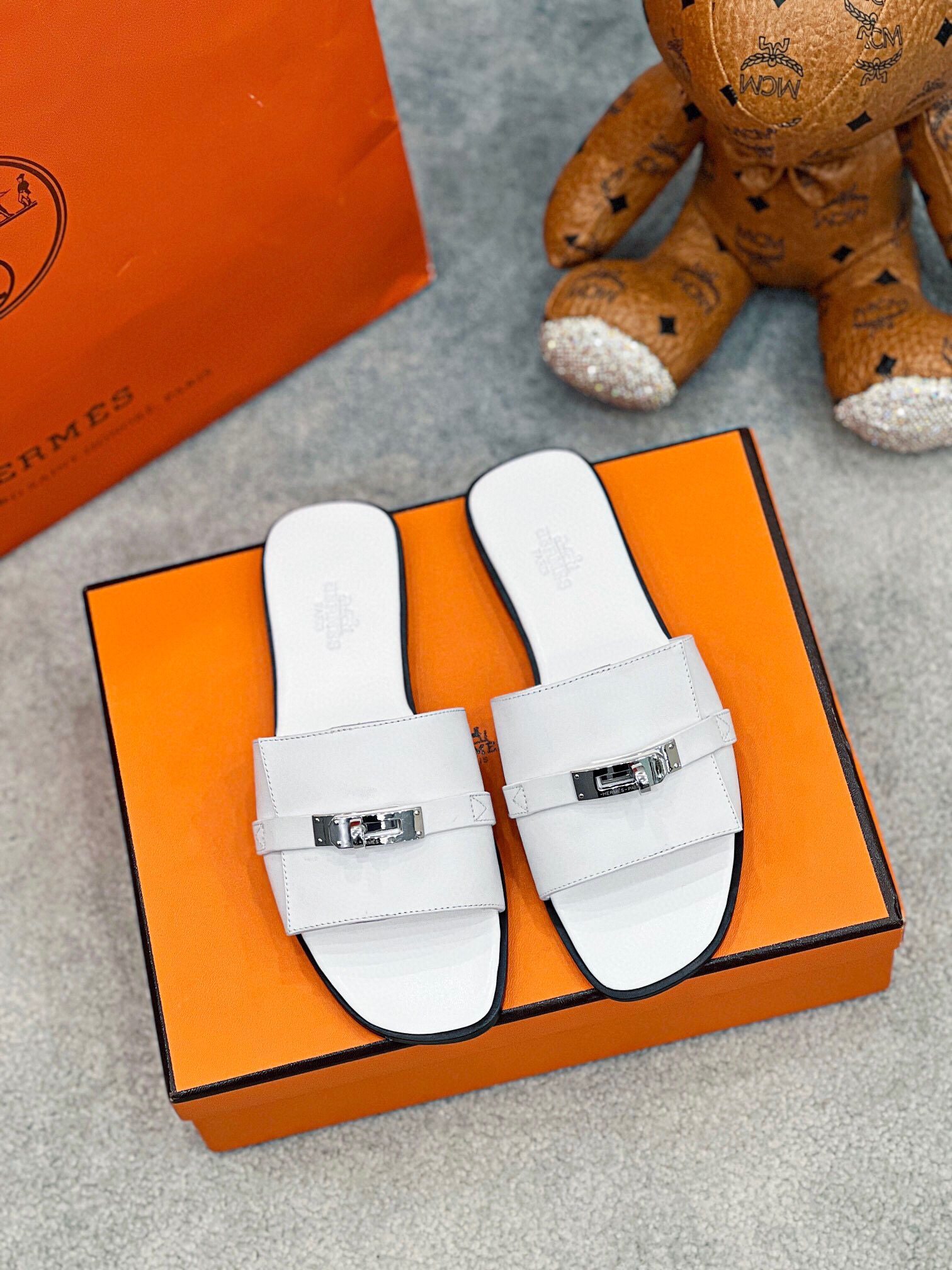 에르메스 2024 여성용  슬리퍼 WA3658 DN