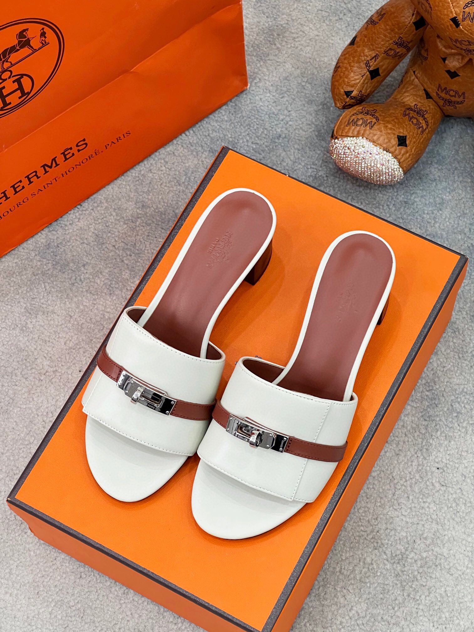 에르메스 2024 여성용  슬리퍼 WA3663 DN