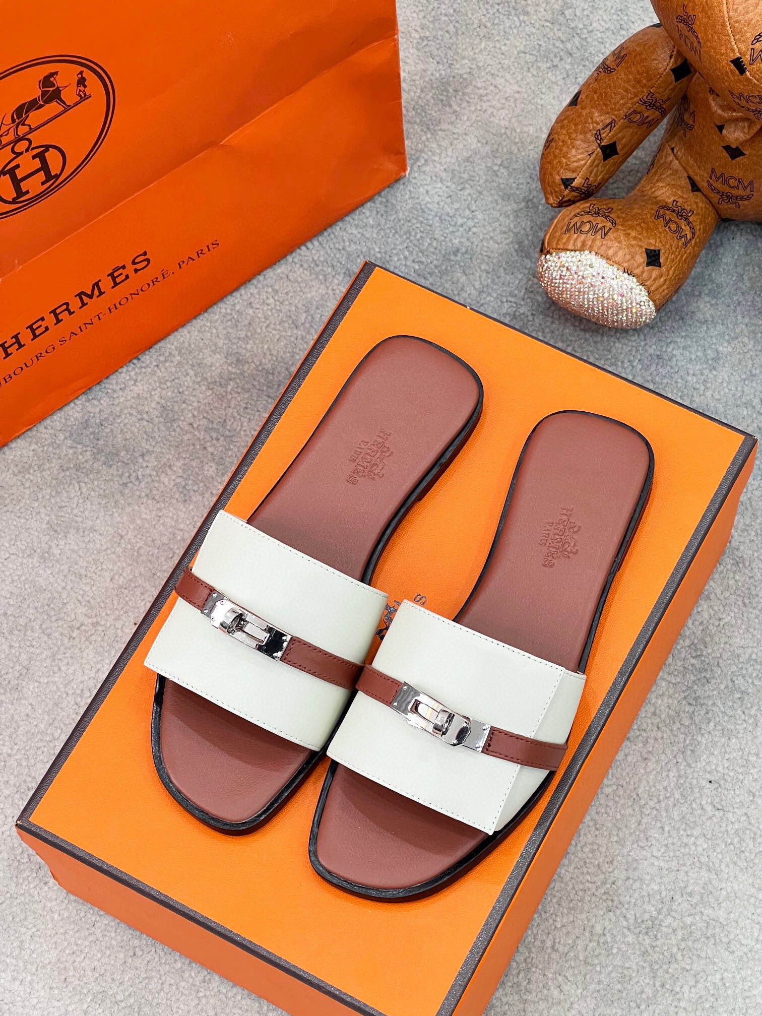 에르메스 2024 여성용  슬리퍼 WA3664 DN