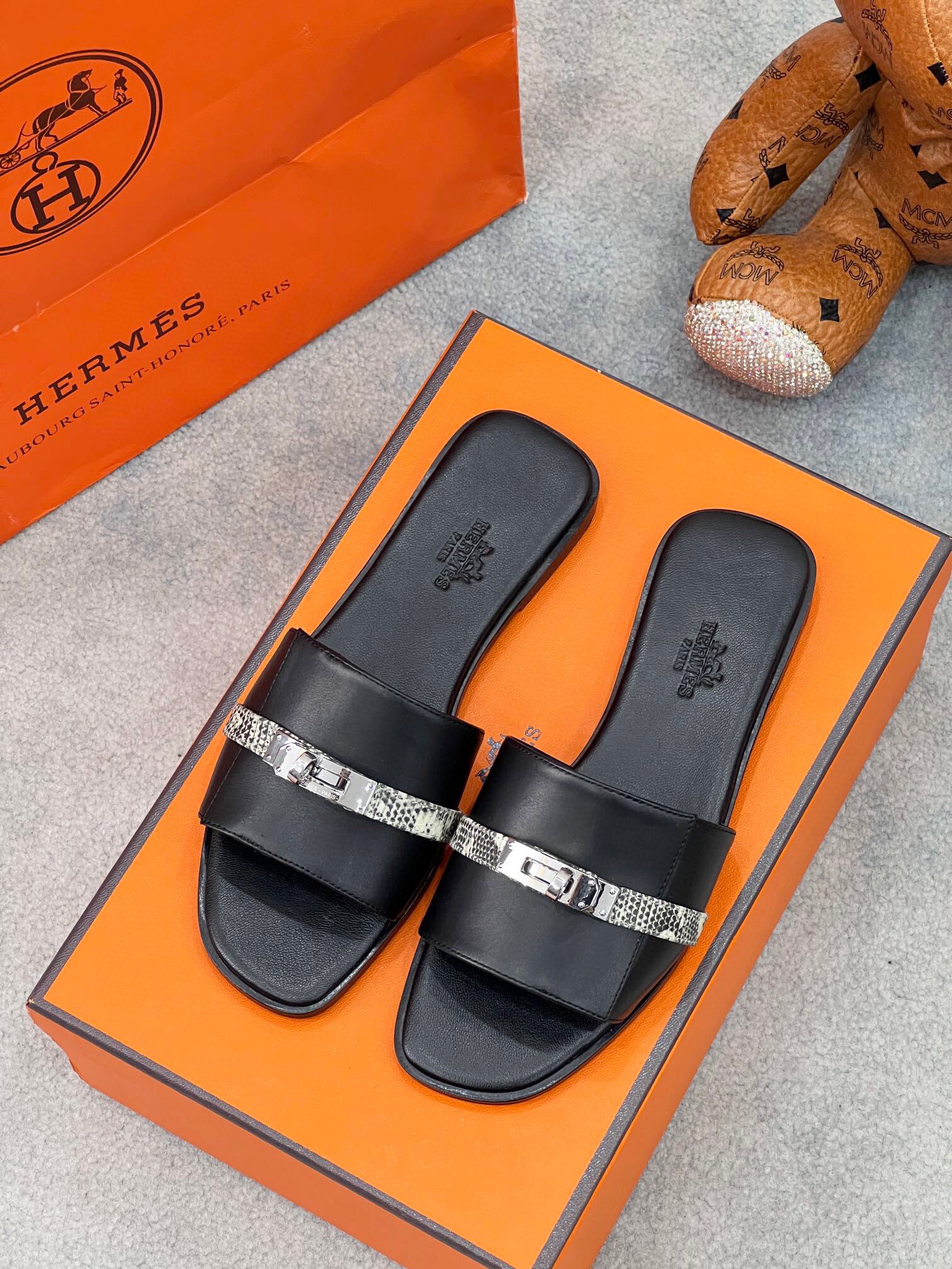 에르메스 2024 여성용  슬리퍼 WA3665 DN