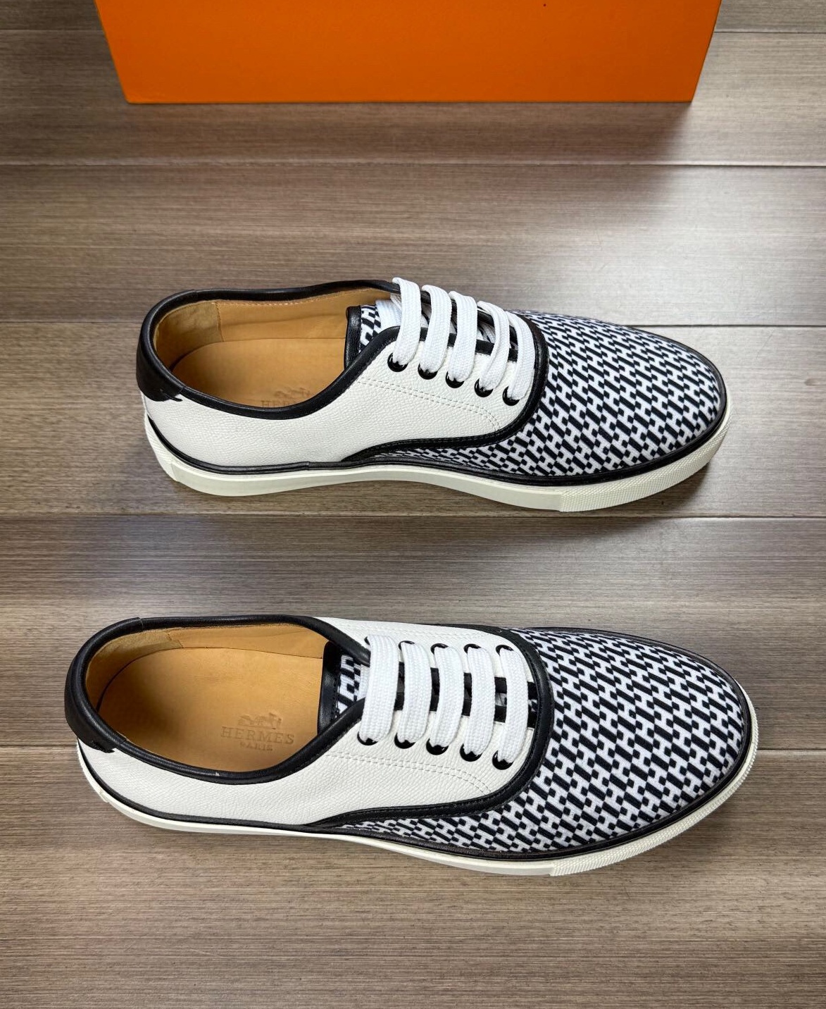 에르메스 2024 남성용 스니커즈 HM364 SH-E