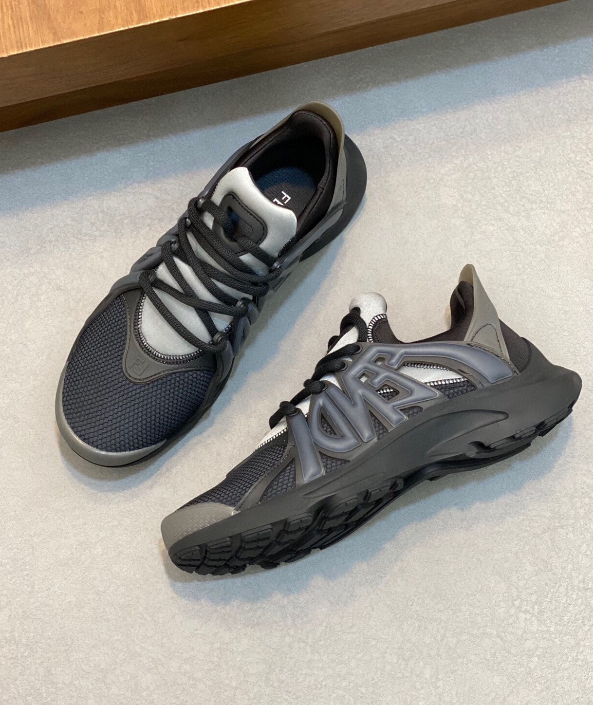 펜디 2024 남성용 스니커즈 FD111 SH-E