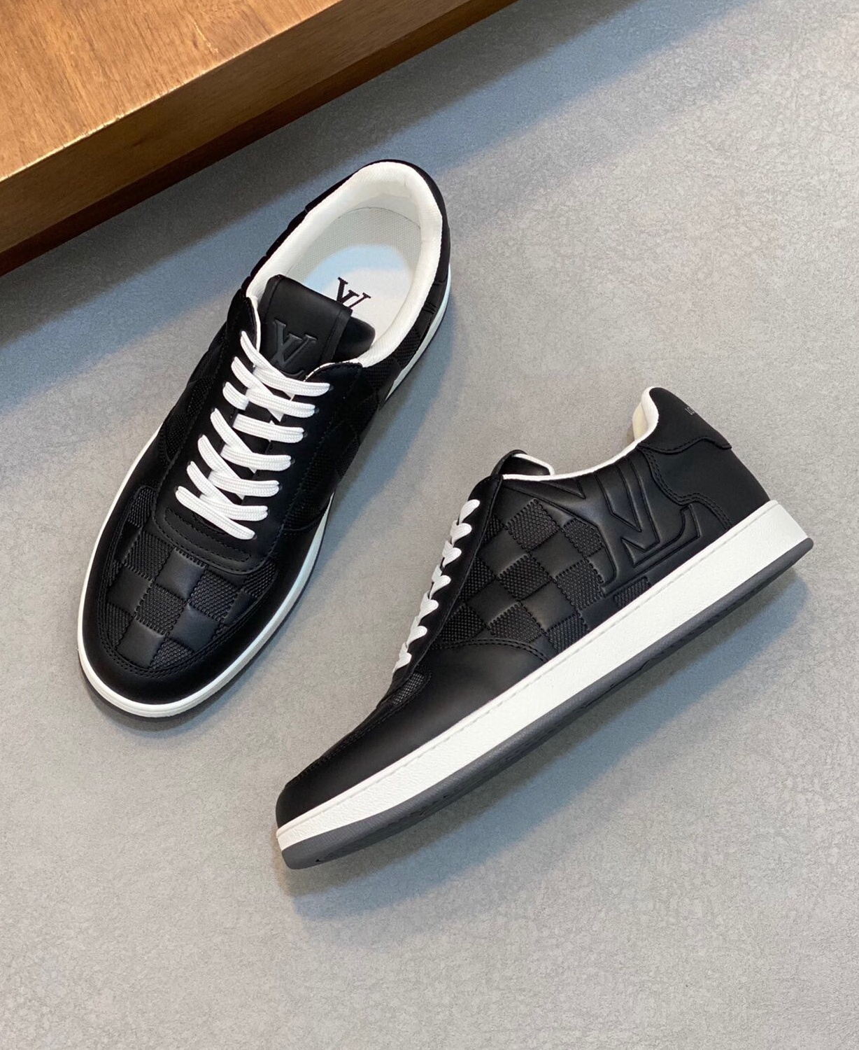 루이비통 2024 남성용 스니커즈 LV621 SH-E