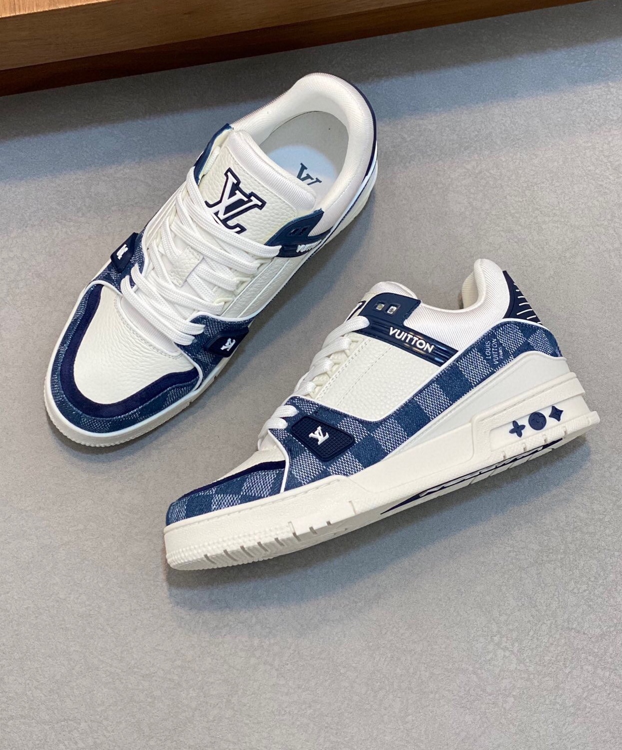 루이비통 2024 남성용 스니커즈 LV624 SH-E