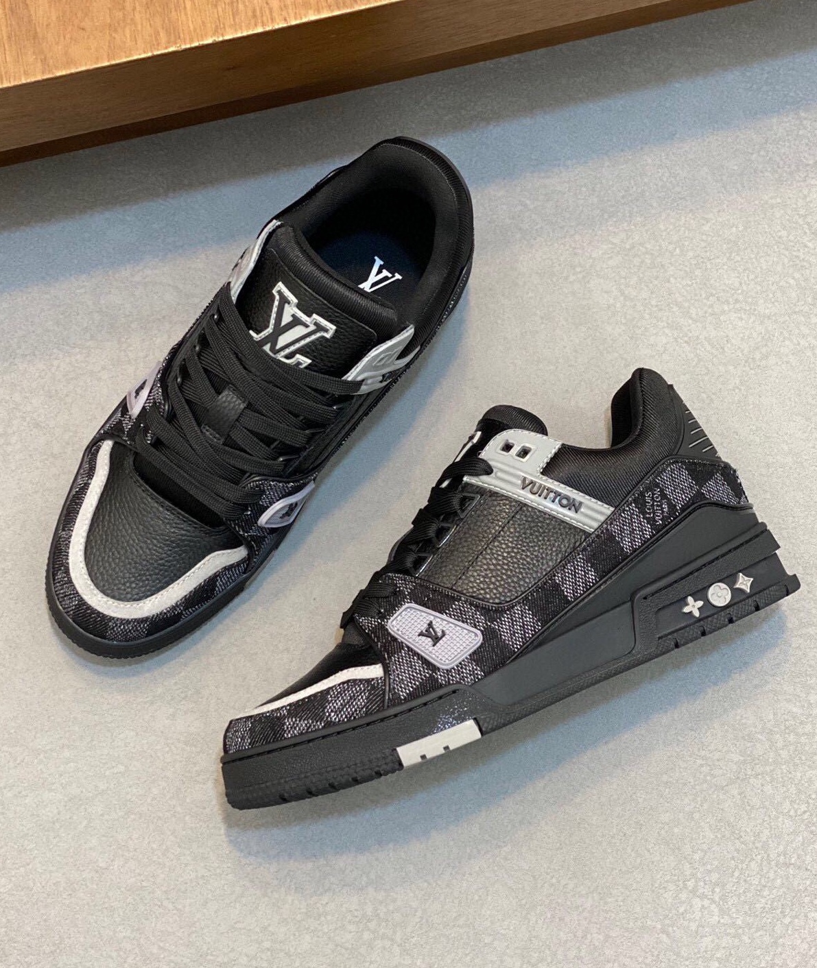 루이비통 2024 남성용 스니커즈 LV625 SH-E