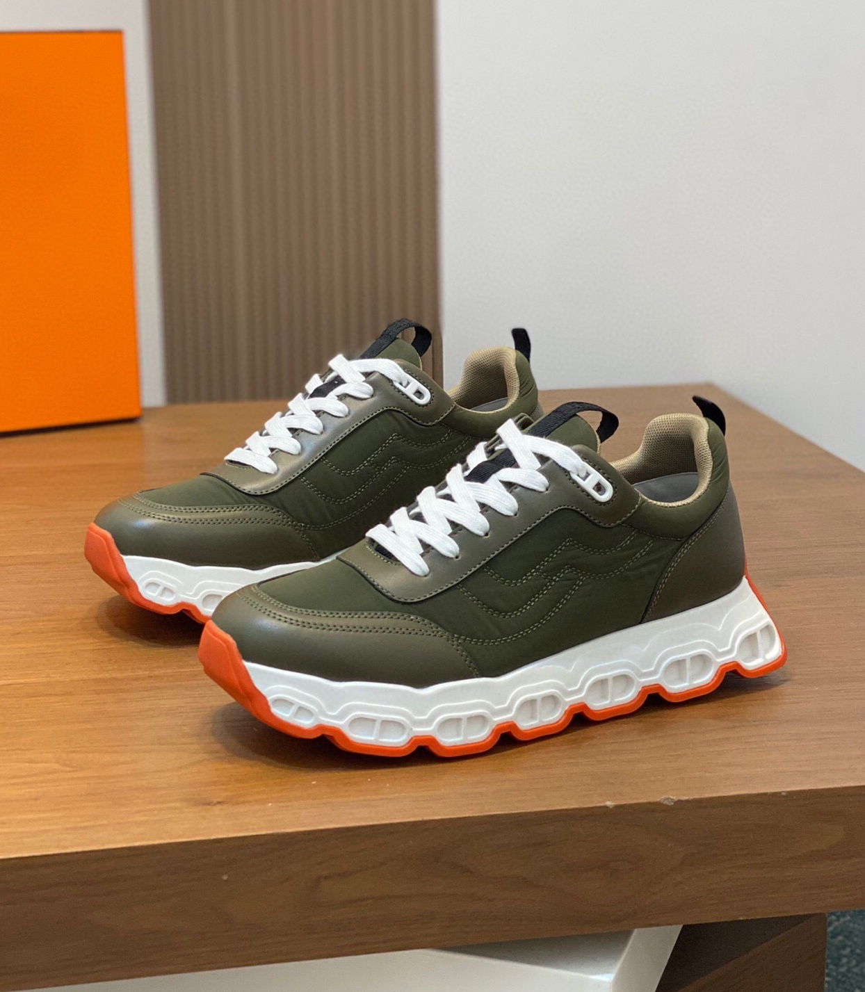 에르메스 2024 남성용 스니커즈 HM379SH-E