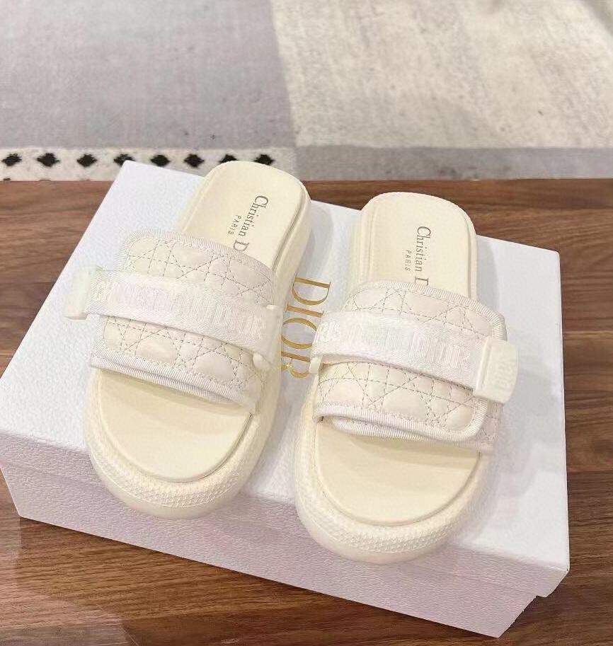 크리스챤 디올  2024 여성용 슬리퍼  WA4094 DN