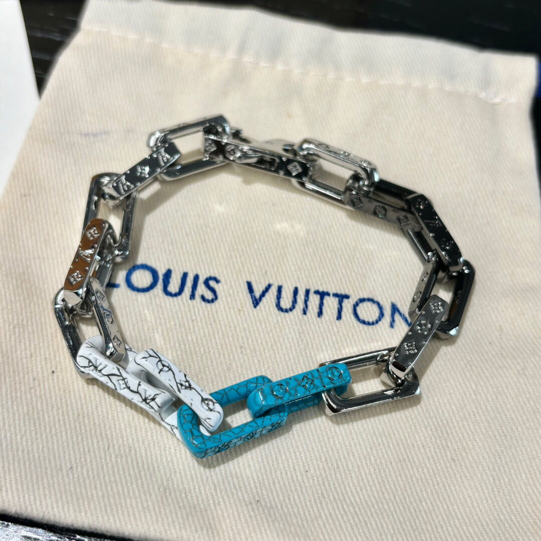 루이비통 24SS 로고 LV 모노그램 팔찌 SN924 AGG