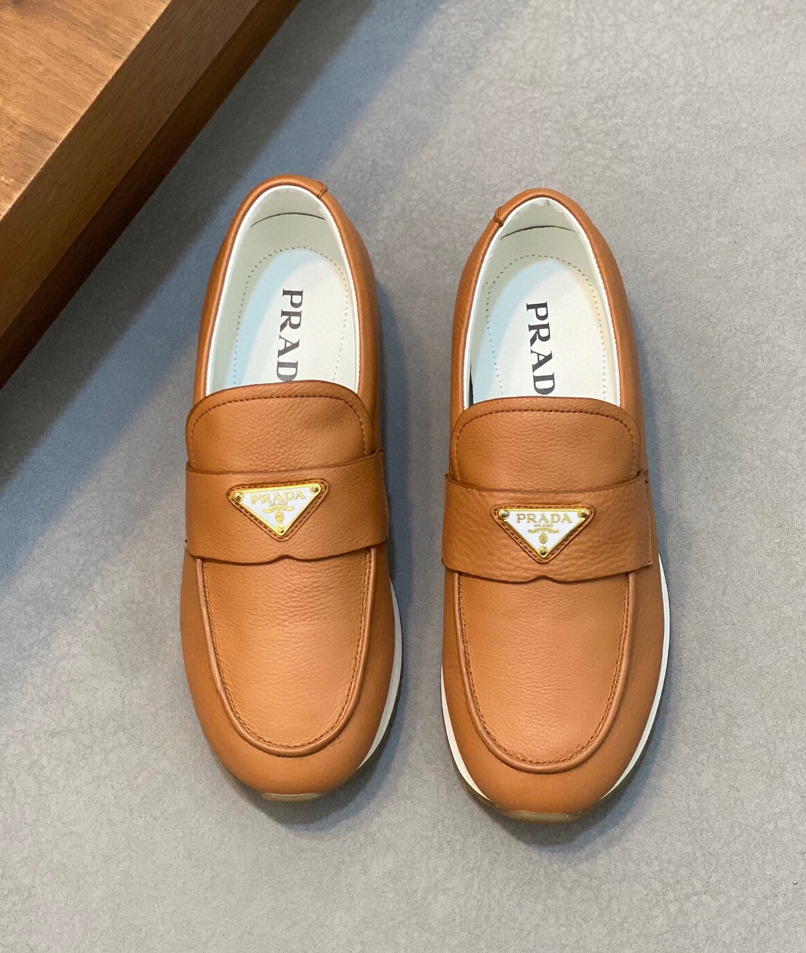 프라다 2024 남성용 로퍼 PD525  SH-E