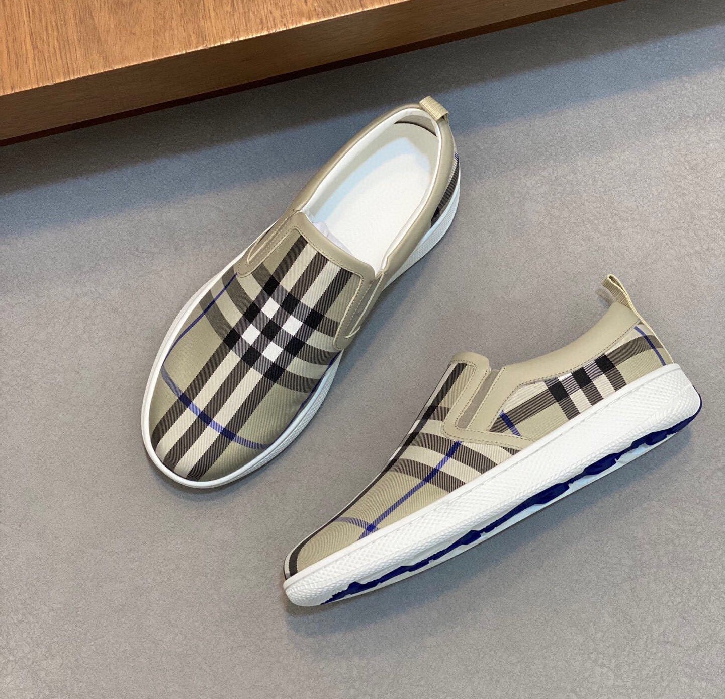 버버리 2024 남성용 슬립온 BU082 SH-E