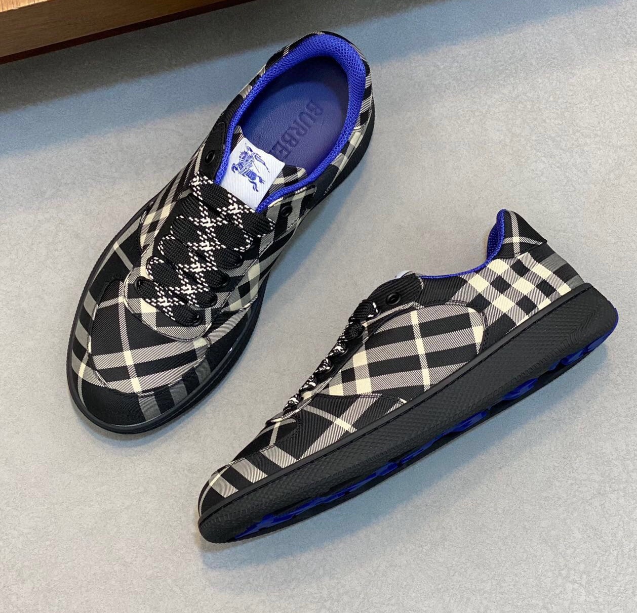 버버리 2024 남성용 스니커즈 BU085 SH-E