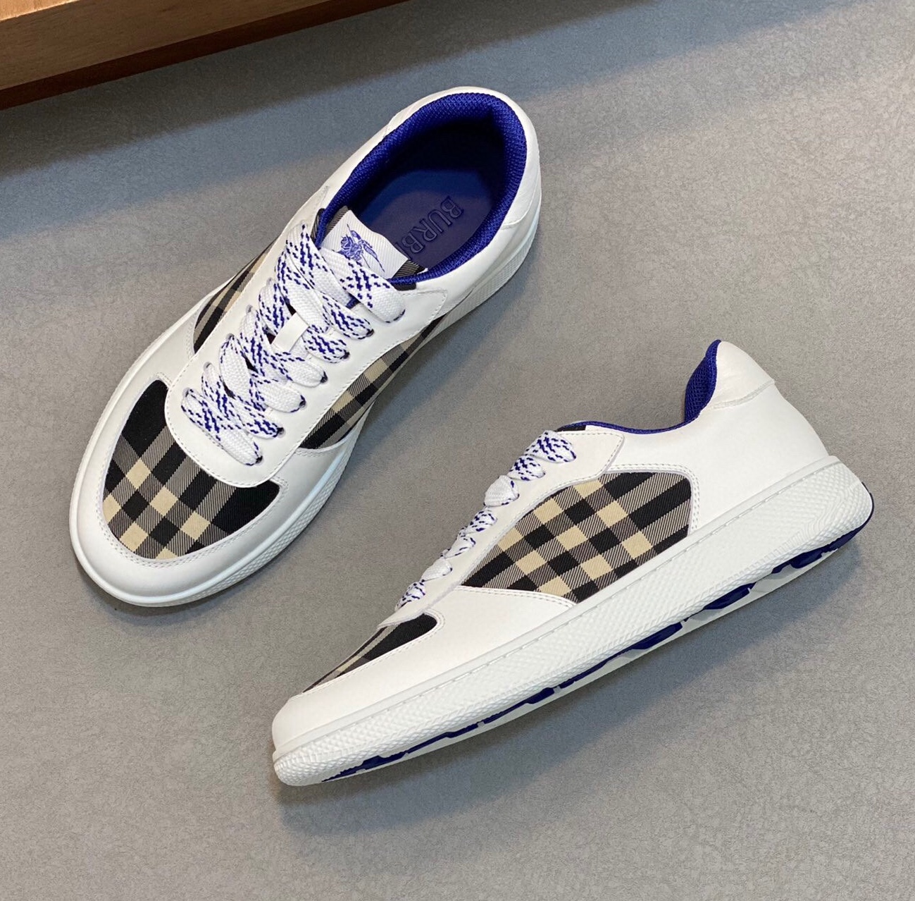 버버리 2024 남성용 스니커즈 BU089 SH-E