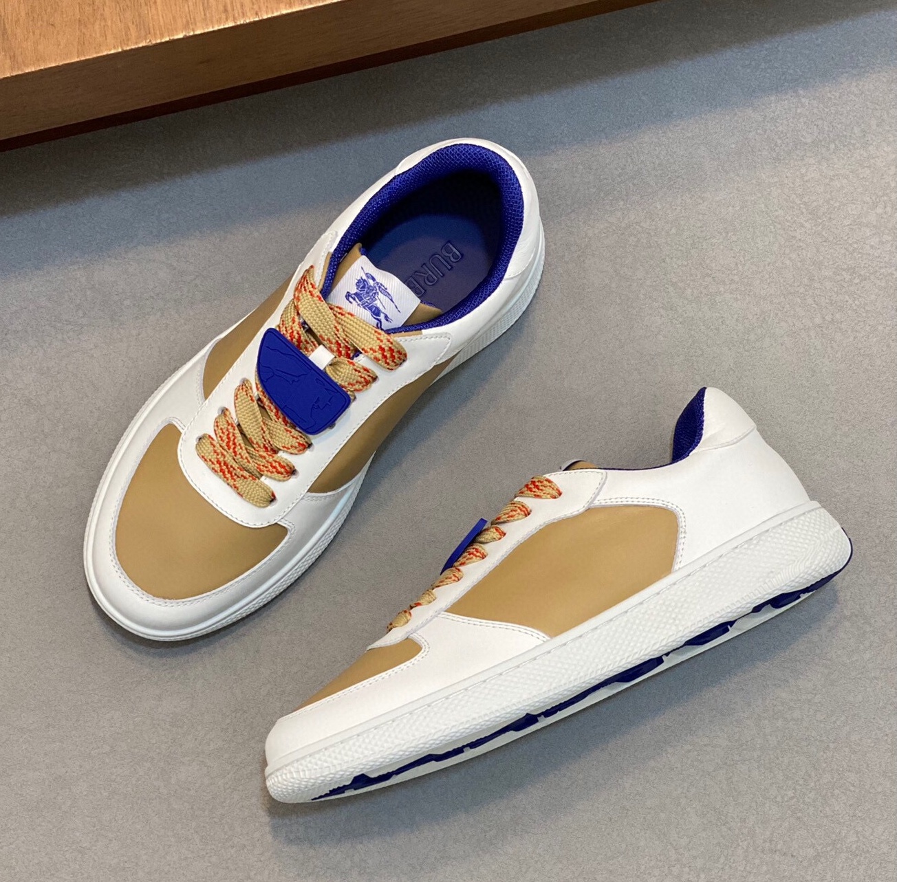 버버리 2024 남성용 스니커즈 BU095 SH-E