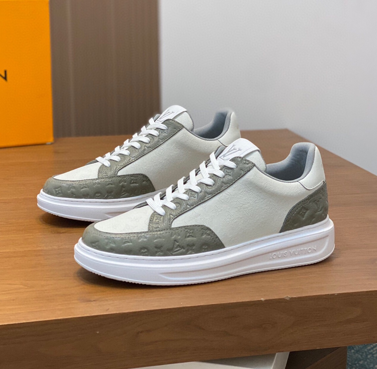 루이비통 2024 남성용 스니커즈 LV642 SH-E