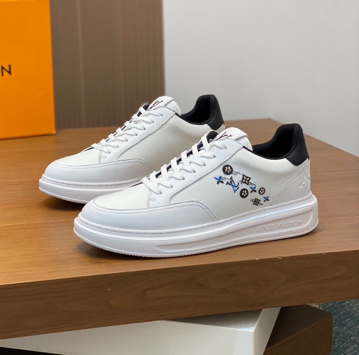 루이비통 2024 남성용 스니커즈 LV647 SH-E