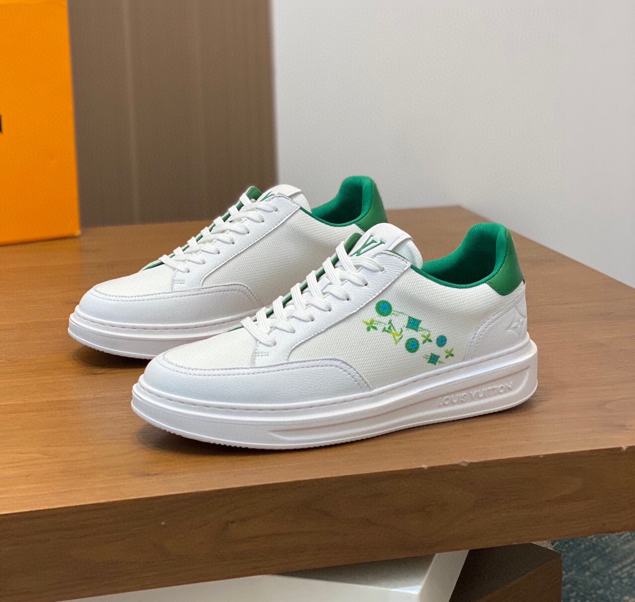 루이비통 2024 남성용 스니커즈 LV650 SH-E