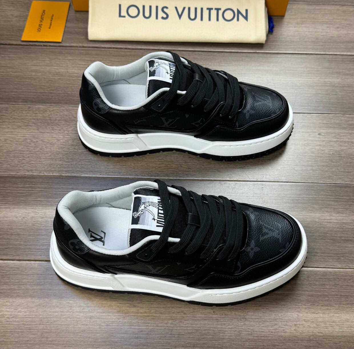 루이비통 2024 남성용 스니커즈 LV659 SH-E