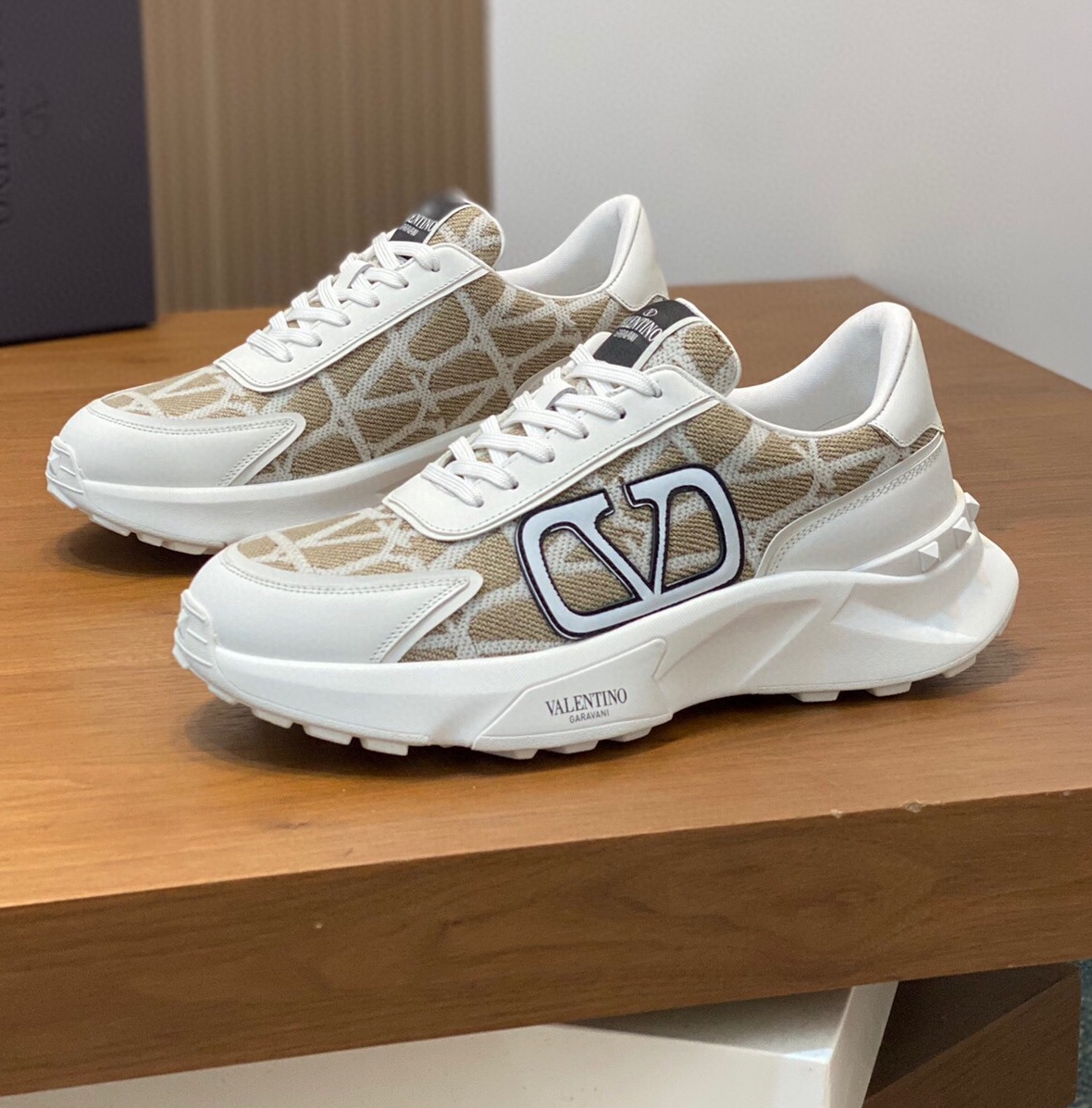 발렌티노 2024 남성용 스니커즈 VT211 SH-E