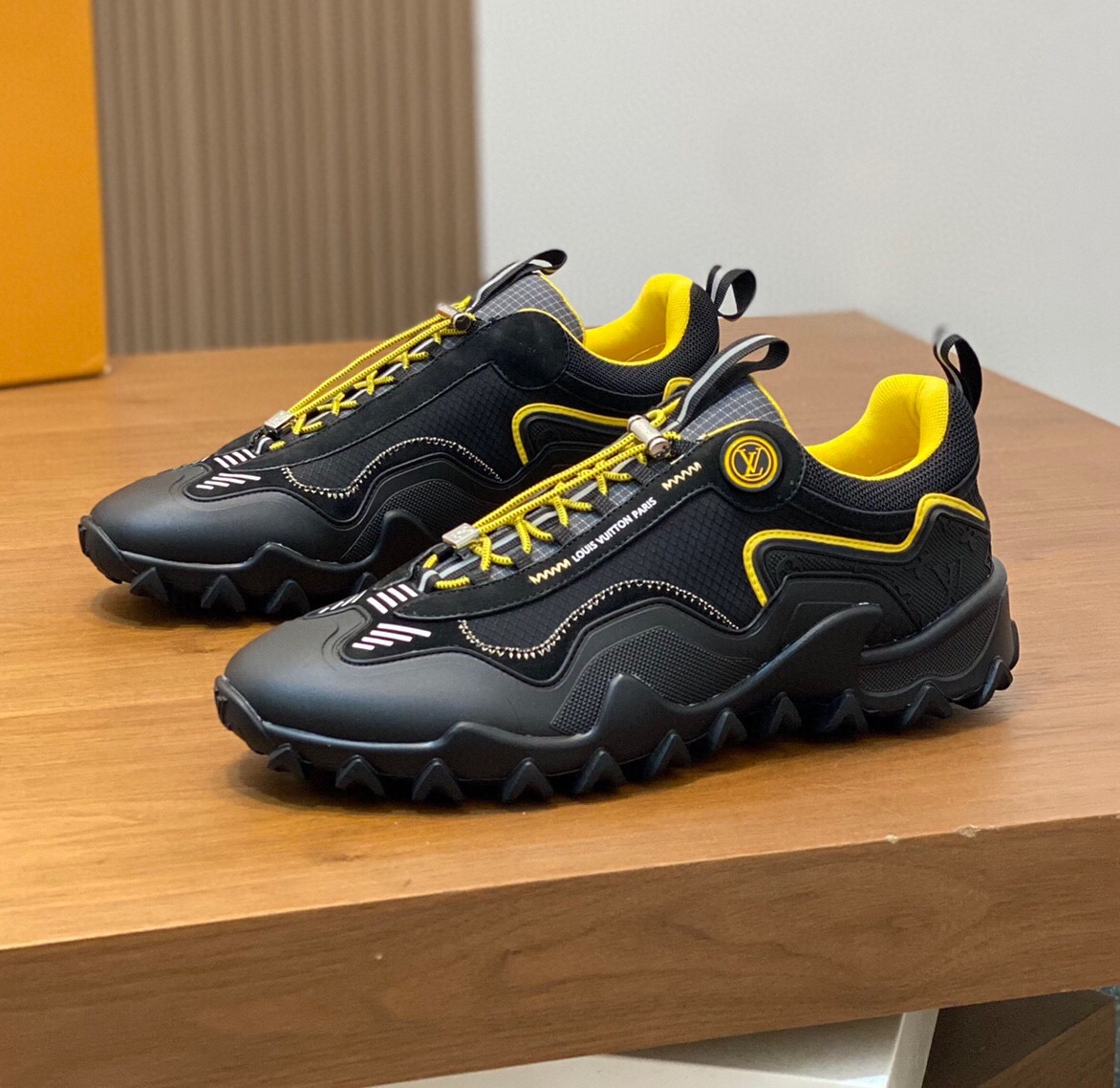 루이비통 2024 남성용 스니커즈 LV669 SH-E