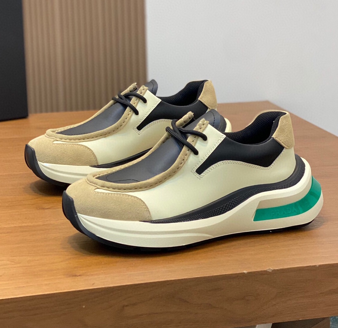 프라다 2024 남성용 스니커즈 PD526 SH-E