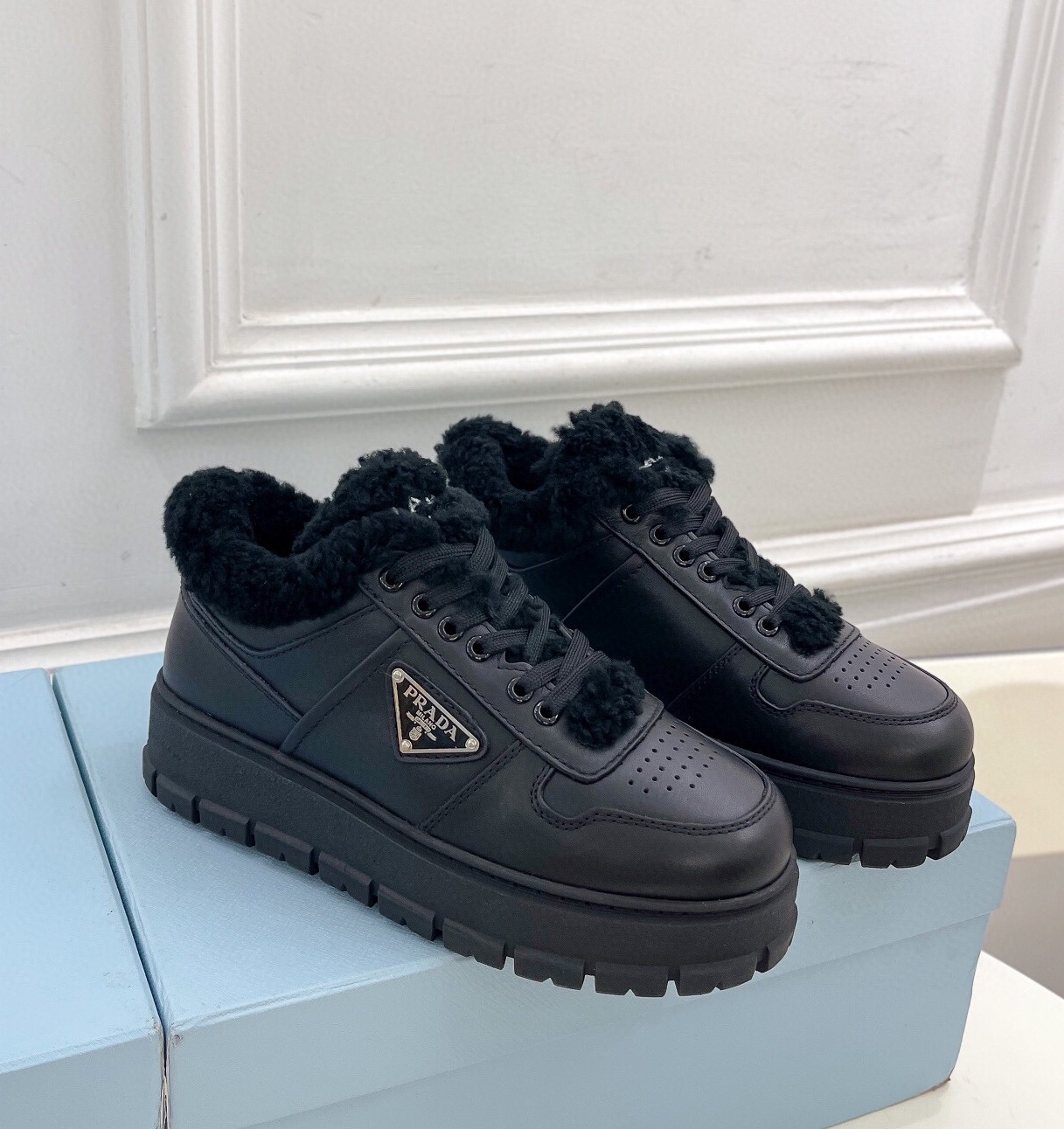 프라다 2024 여성용 스웨이드 스니커즈 WA4563 DN