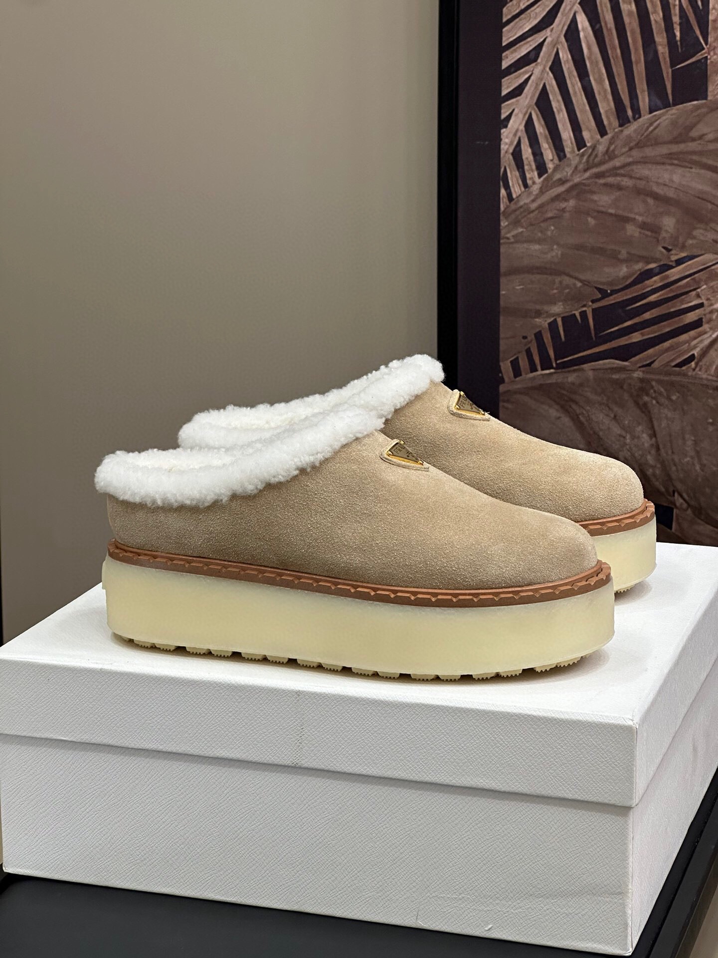 프라다 2024 여성용 스웨이더 슬리퍼 WA4576 DN