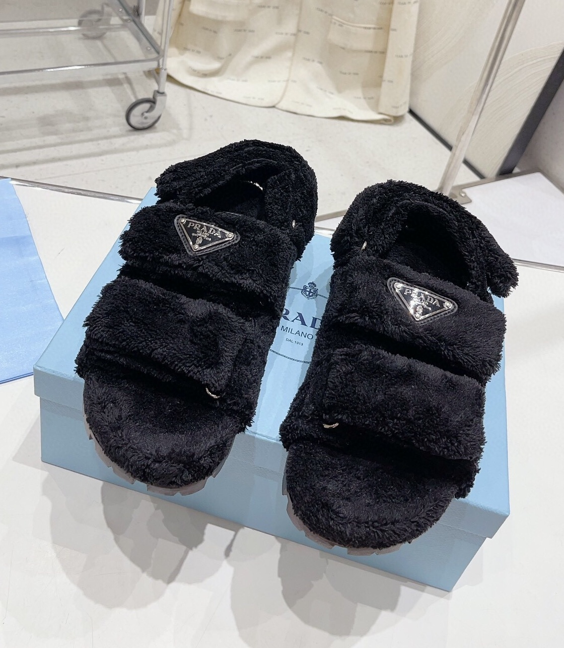 프라다 2024 여성용 울 샌들 WA4585 DN