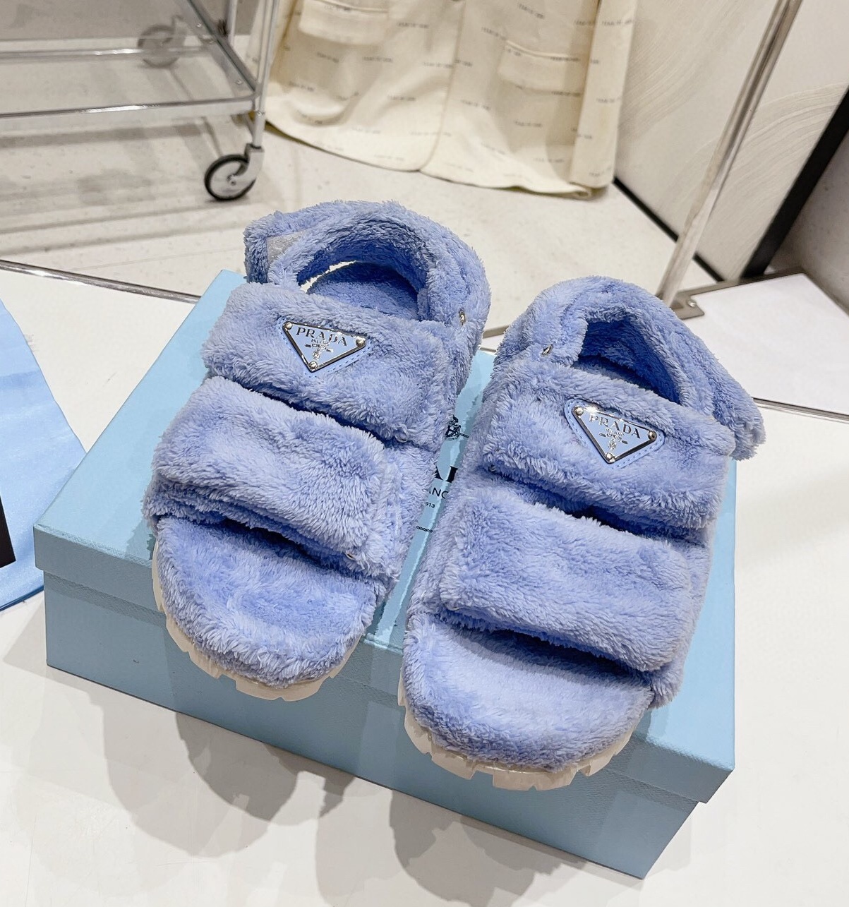 프라다 2024 여성용 울 샌들 WA4588 DN