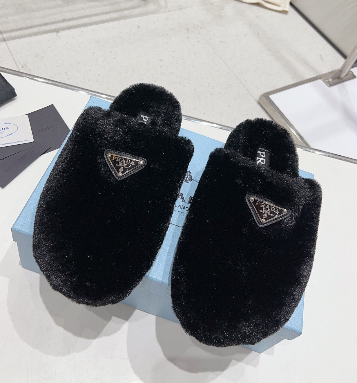 프라다 2024 여성용 울 슬리퍼 WA4589 DN