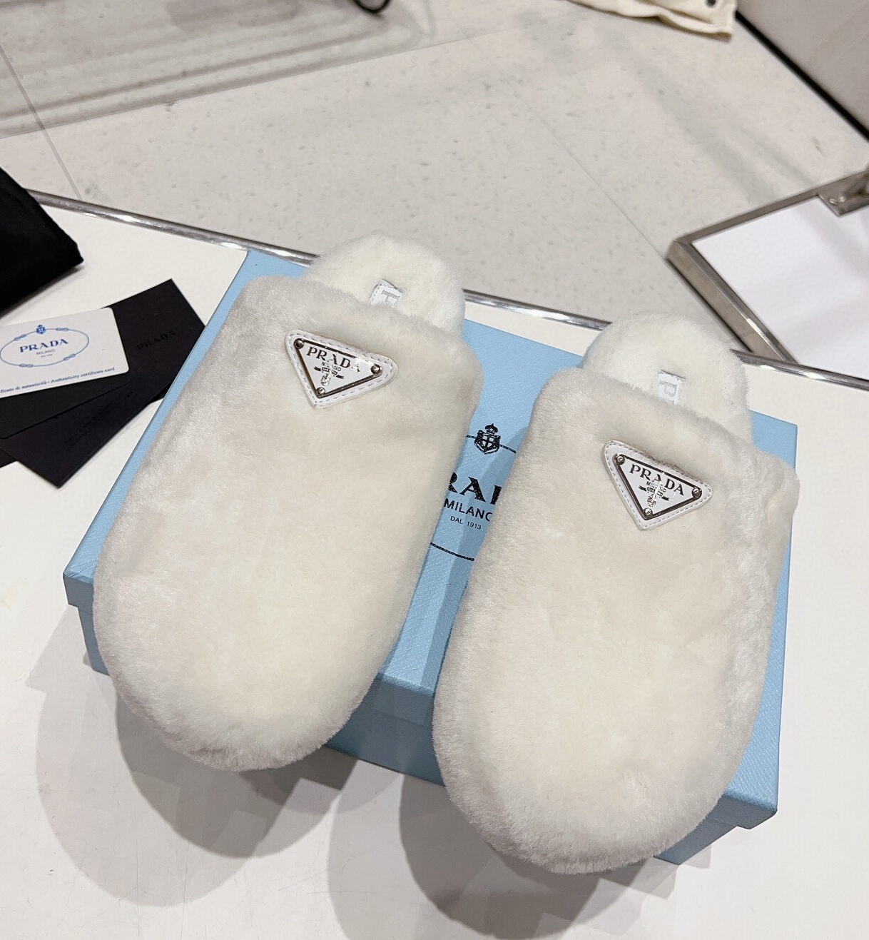 프라다 2024 여성용 울 슬리퍼 WA4594 DN