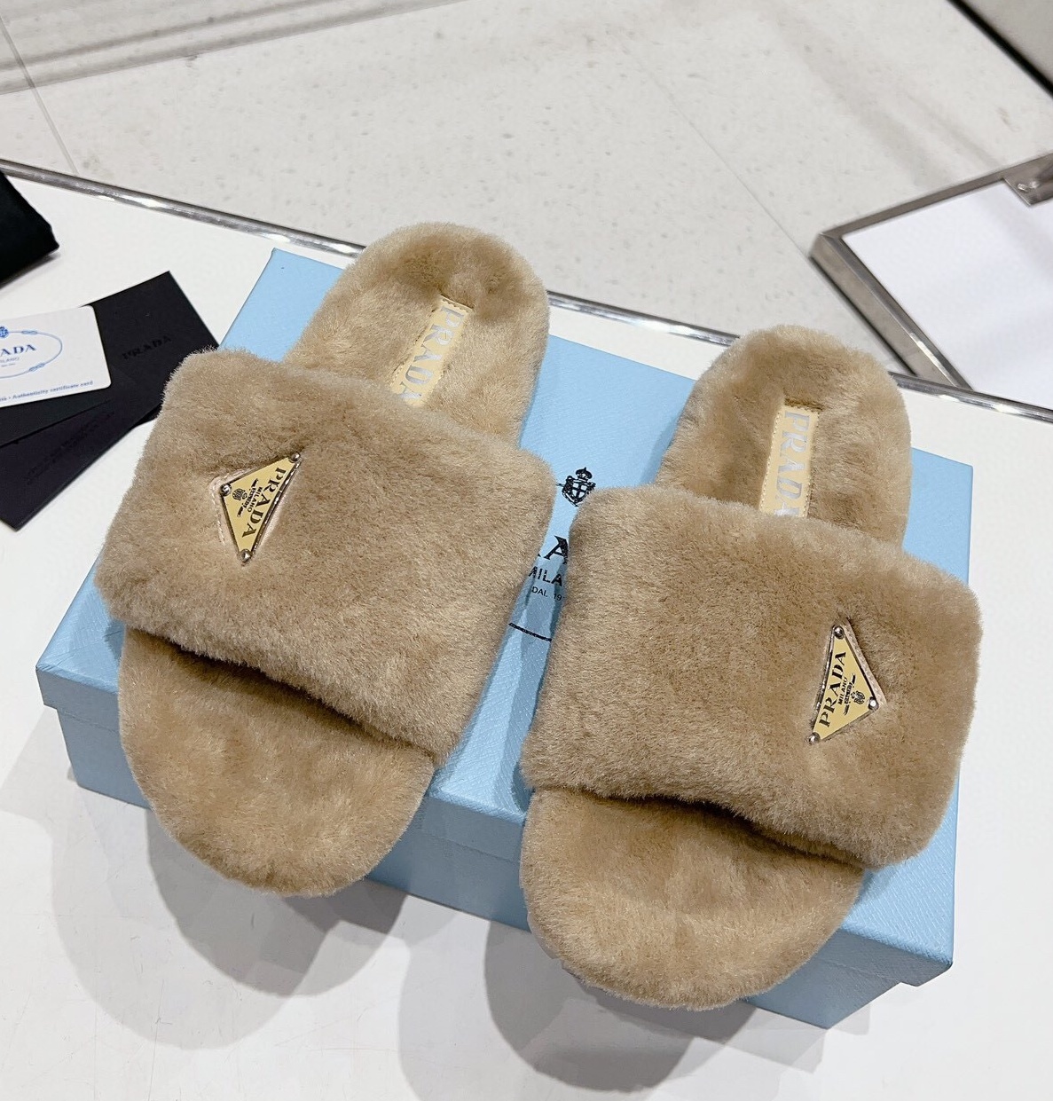 프라다 2024 여성용 울 슬리퍼 WA4600 DN